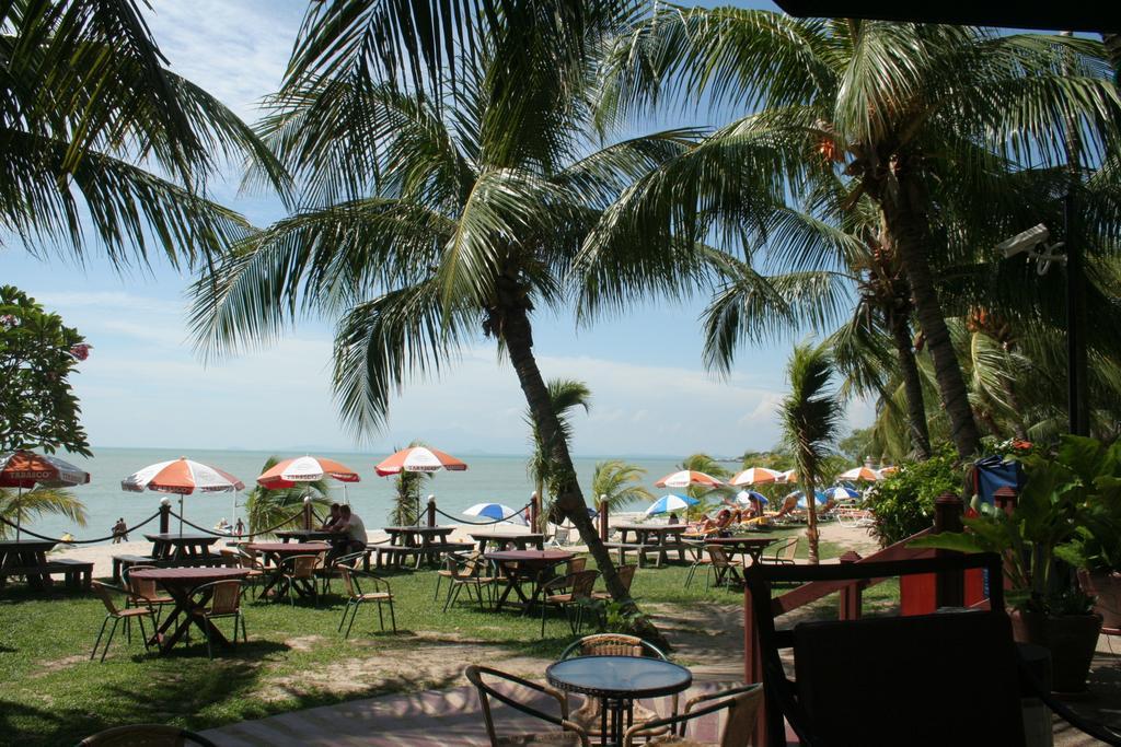 Rainbow Paradise Beach Resort Tanjung Bungah  Bagian luar foto